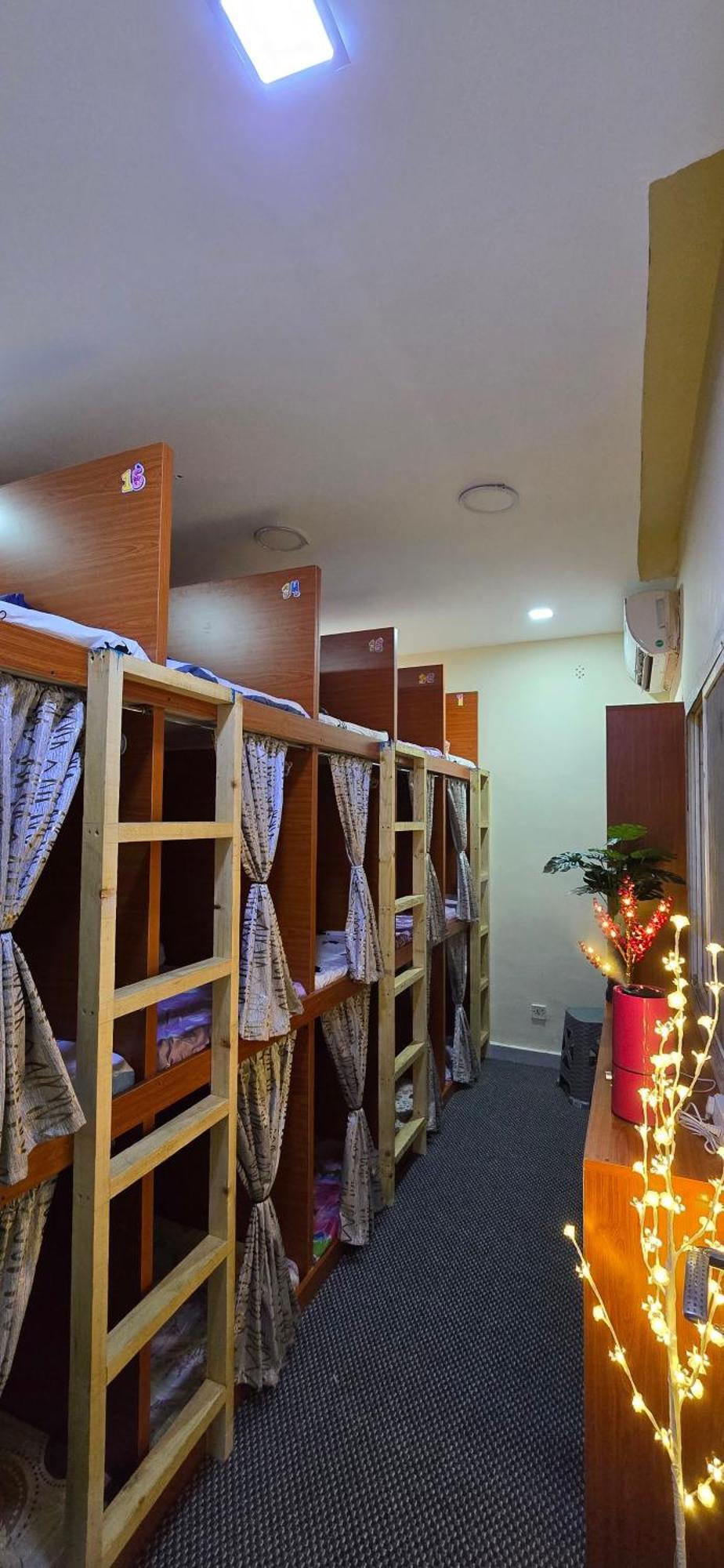 Bed and Breakfast Alharaki Capsule Dubai Exterior foto