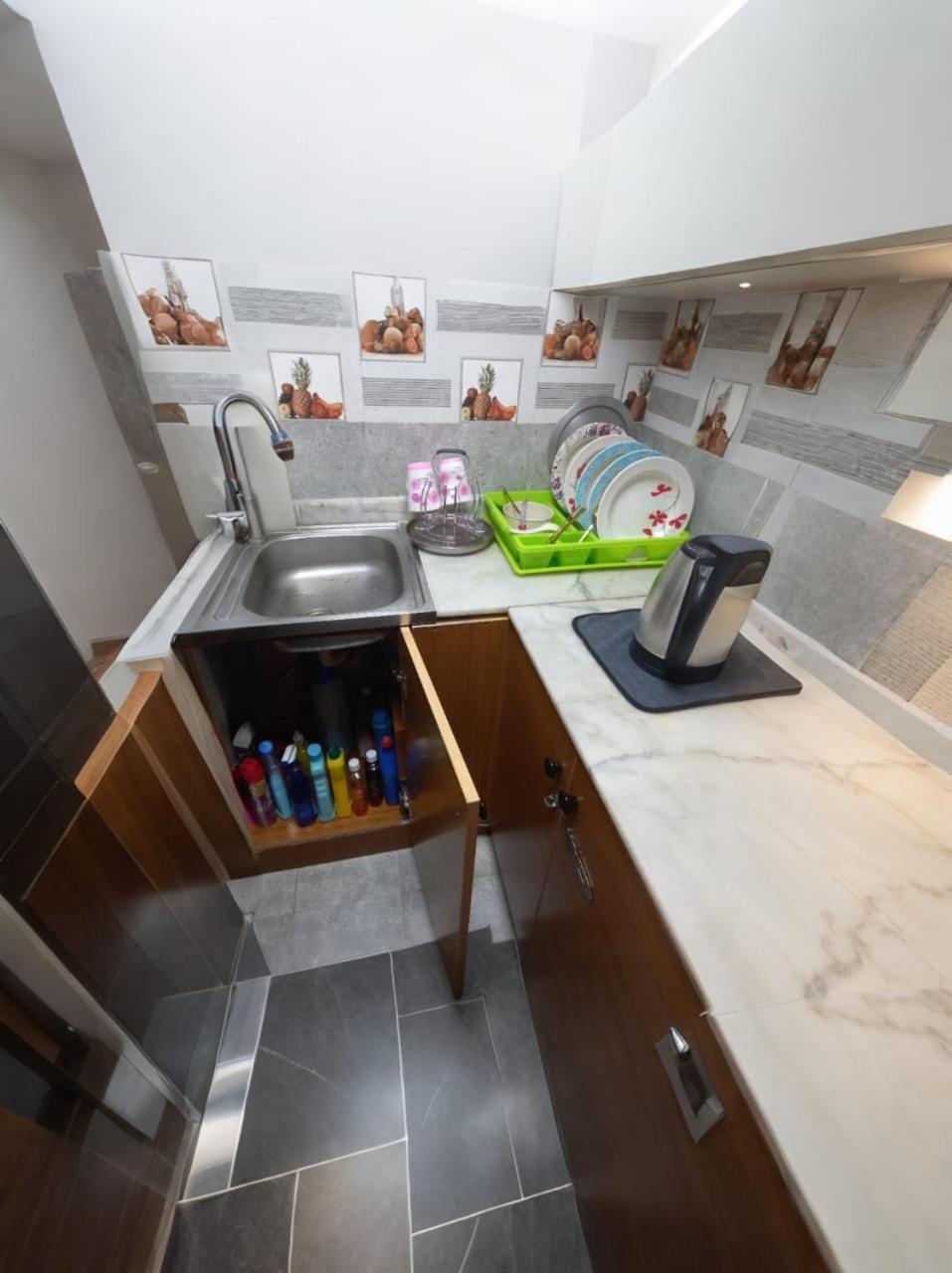 Bed and Breakfast Alharaki Capsule Dubai Exterior foto